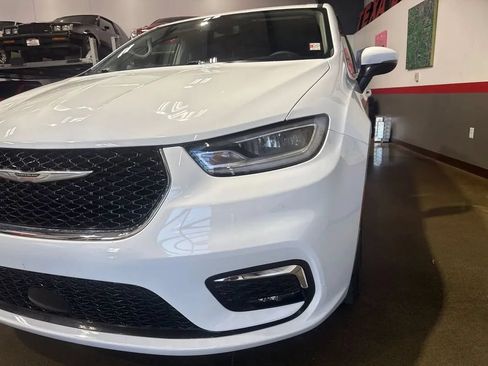 Used 2023 Chrysler Pacifica Touring-L FWD image 87