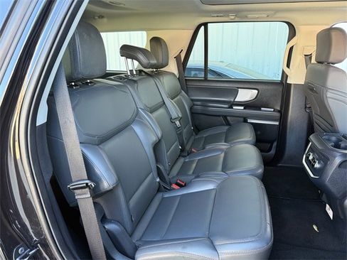 Used 2025 Ford Expedition Active image 31