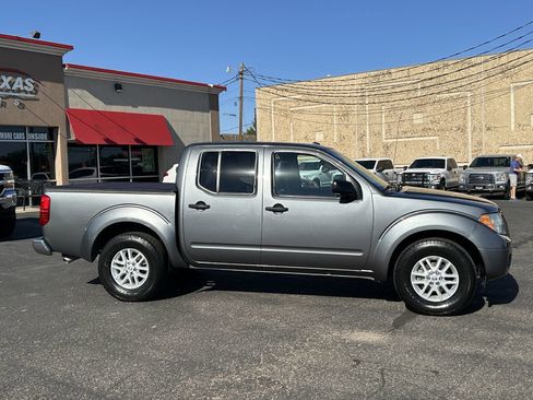 Used 2018 Nissan Frontier SV image 18