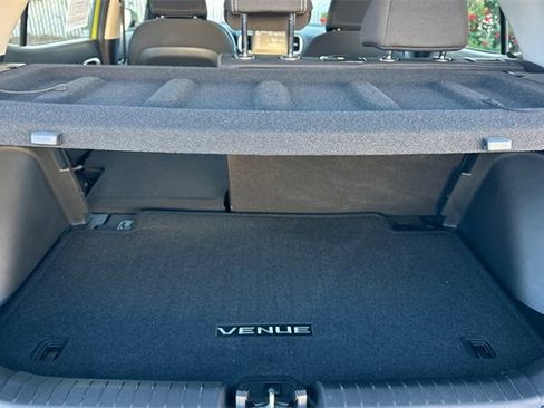 Used 2024 Hyundai Venue SEL image 17