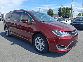 Used 2017 Chrysler Pacifica Touring-L w/ Tire & Wheel Group FWD video 3