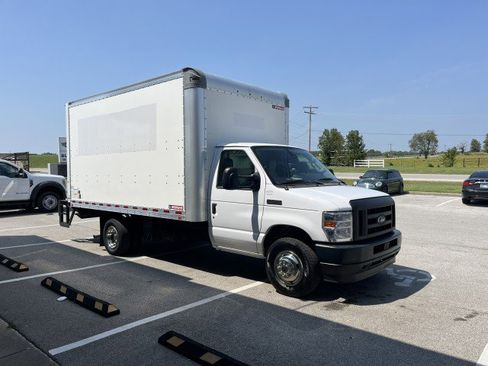 Used 2021 Ford E-350 and Econoline 350 Super Duty image 4