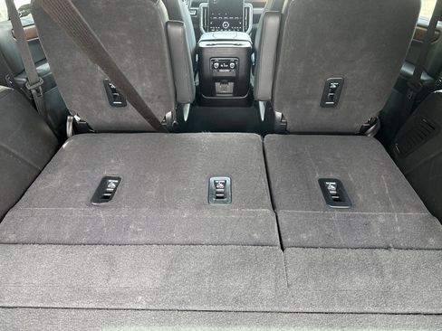Used 2025 GMC Yukon Denali AWD/4WD image 14
