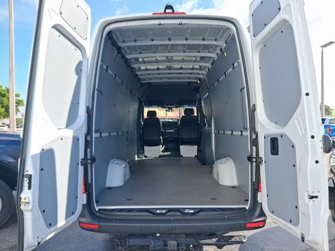 Used 2025 Mercedes-Benz Sprinter 2500 image 5