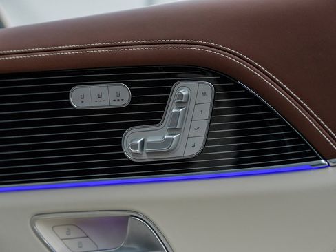 Used 2022 Mercedes-Benz Maybach GLS 600 4MATIC image 62