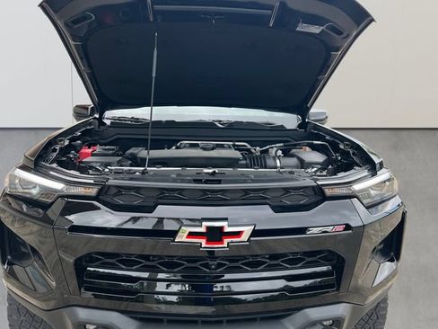 Used 2025 Chevrolet Colorado ZR2 w/ Technology Package AWD/4WD image 20