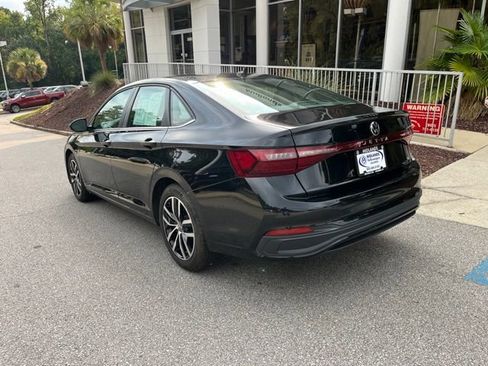 Used 2025 Volkswagen Jetta SE FWD image 33