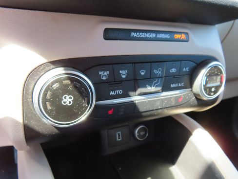 Used 2020 Ford Escape SE Sport image 25