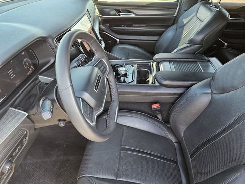 Used 2023 Jeep Wagoneer L Series III w/ Preferred Equipment Group image 10