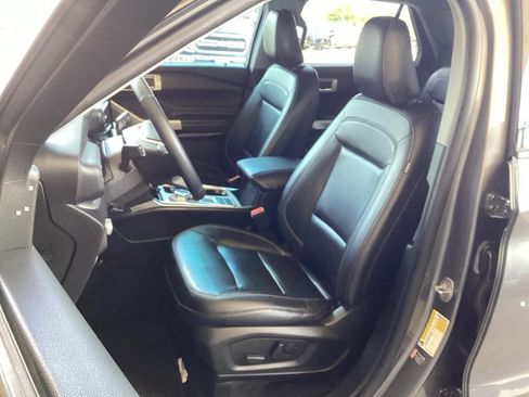 Used 2022 Ford Explorer XLT w/ Equipment Group 202A image 28