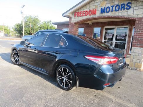 Used 2020 Toyota Camry SE FWD image 7