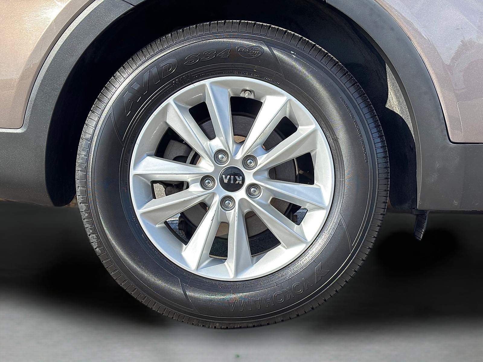 Used 2019 Kia Sorento AWD V6 image 7