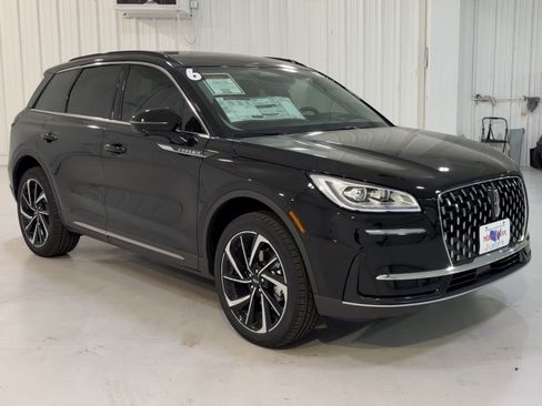 New 2026 Lincoln Corsair Reserve FWD image 3