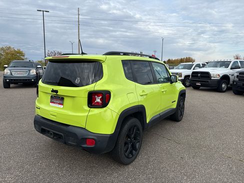 Used 2018 Jeep Renegade Altitude w/ UConnect 8.4 Nav Group image 5