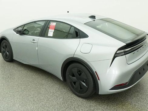 New 2026 Toyota Prius Plug-In Hybrid FWD image 8