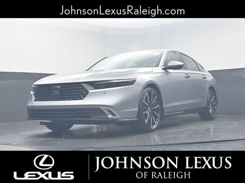 Used 2023 Honda Accord Touring image 17