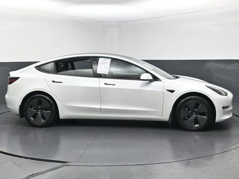 Used 2021 Tesla Model 3 Standard Range Plus image 5