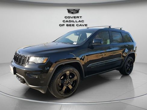 Used 2018 Jeep Grand Cherokee Laredo image 3