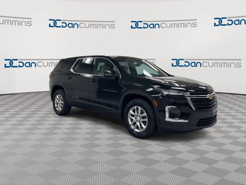 Used 2023 Chevrolet Traverse LS FWD image 2