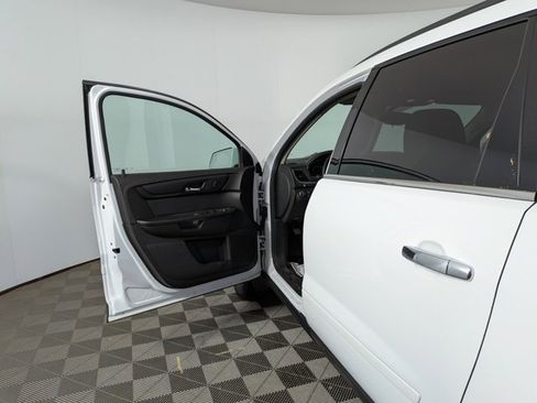 Used 2017 Chevrolet Traverse LT image 9