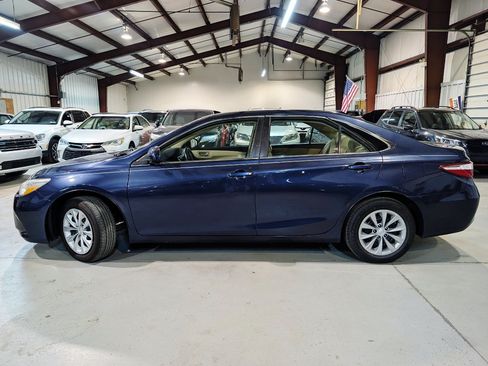 Used 2015 Toyota Camry LE FWD image 4