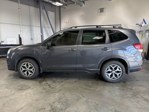 Used 2022 Subaru Forester Premium AWD/4WD image 5
