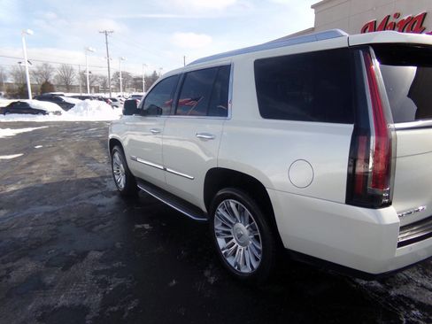 Used 2015 Cadillac Escalade Luxury image 45