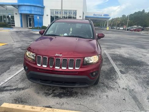 Used 2014 Jeep Compass Latitude FWD image 2