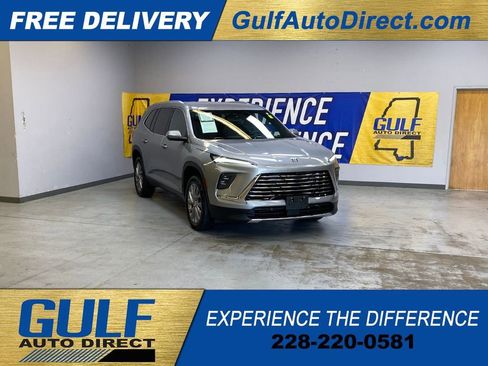 Used 2025 Buick Enclave Preferred FWD image 1