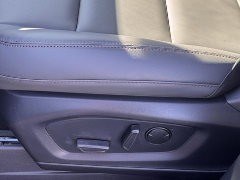 New 2026 Ford Explorer Active w/ Active Comfort Package image 8