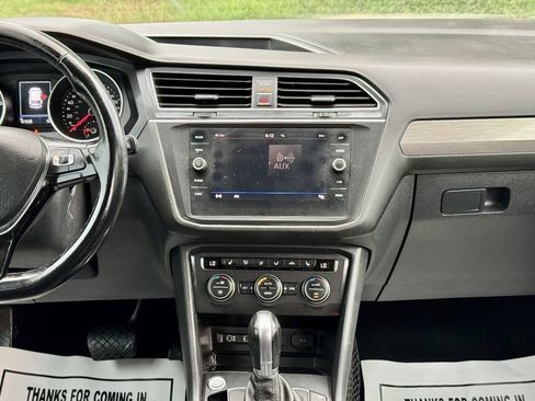 Used 2018 Volkswagen Tiguan SE AWD/4WD image 19