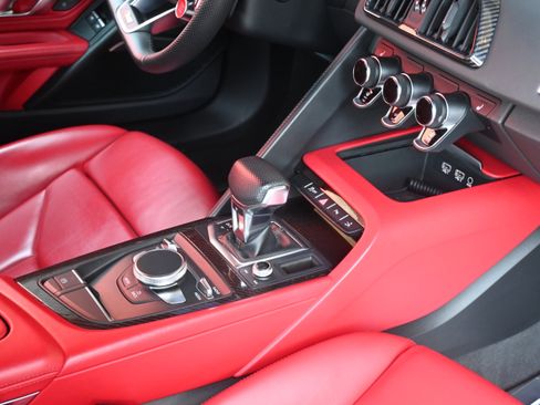 Used 2018 Audi R8 V10 w/ Premium Package RWD image 45