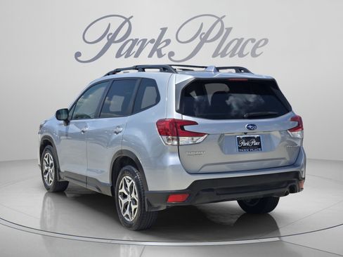 Used 2023 Subaru Forester Premium AWD/4WD image 3