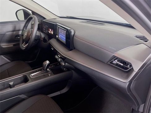 Used 2025 Nissan Kicks S image 28