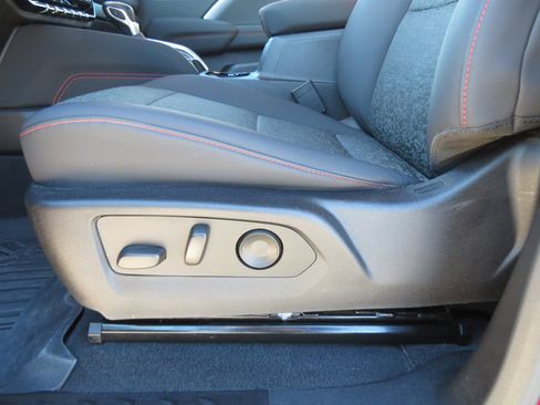 Used 2024 Chevrolet Colorado Z71 w/ Z71 Convenience Package 2 image 15