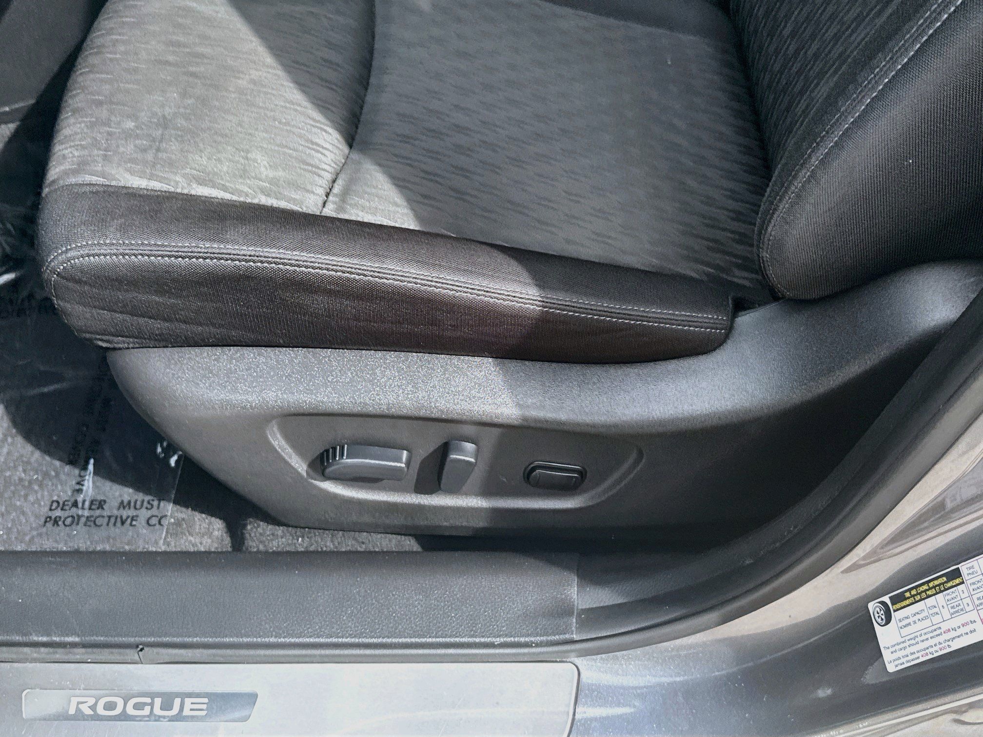 Used 2020 Nissan Rogue SV FWD image 17