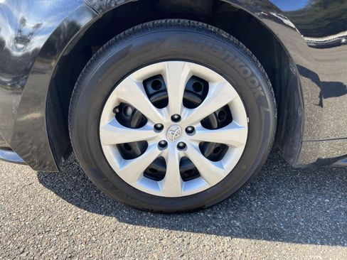 Used 2025 Toyota Corolla LE image 28