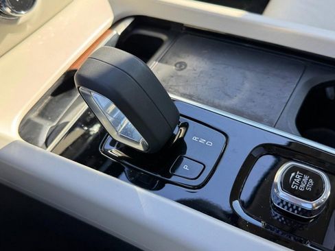 Certified 2022 Volvo S60 B5 Momentum image 22