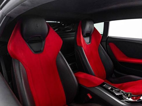 Used 2015 Lamborghini Huracan LP 610-4 AWD/4WD image 36