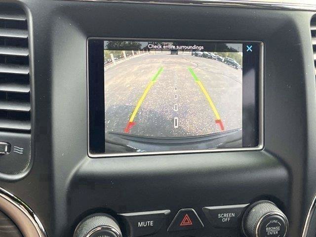 Used 2020 Jeep Grand Cherokee Laredo AWD/4WD image 24