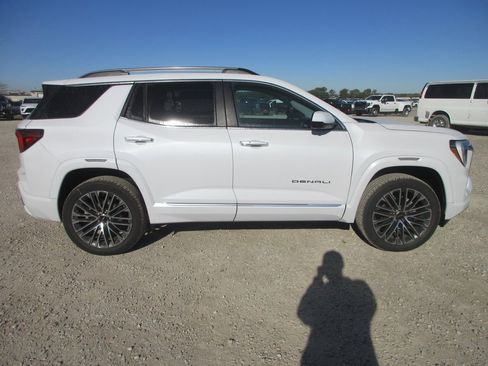 New 2026 GMC Terrain Denali image 3
