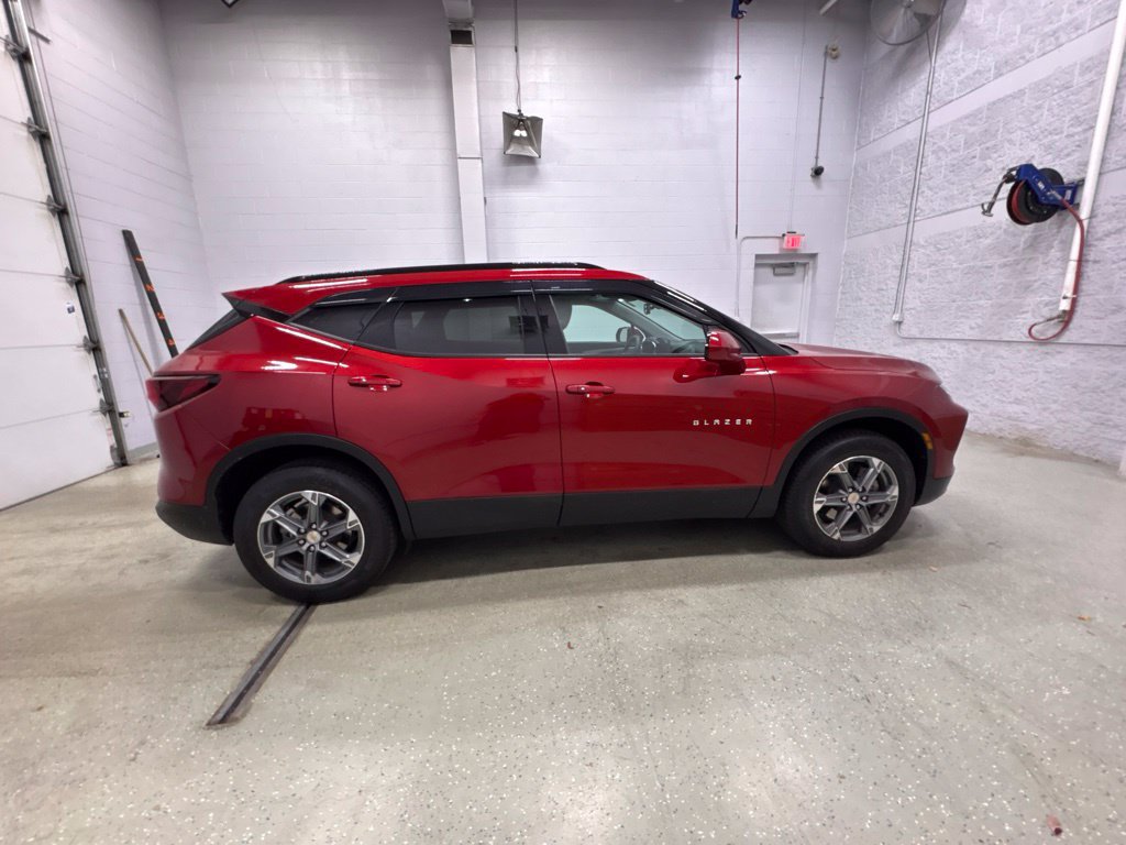 Used 2025 Chevrolet Blazer LT w/ Convenience Package AWD/4WD image 3