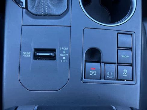 Used 2023 Toyota Highlander XLE image 41