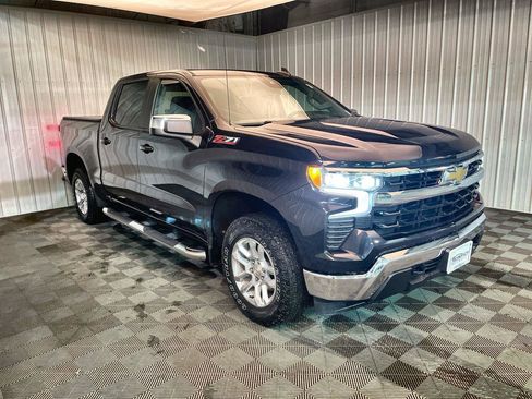 Used 2023 Chevrolet Silverado 1500 LT w/ Z71 Off-Road Package image 2