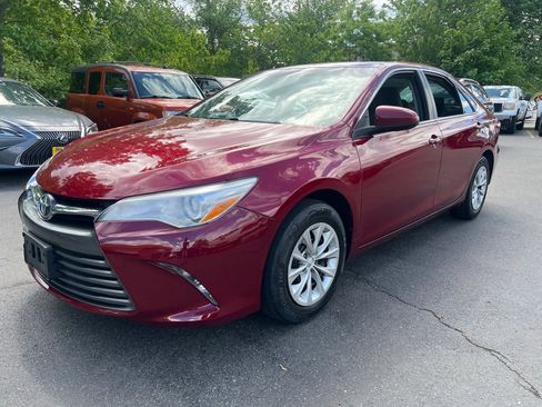 Used 2017 Toyota Camry LE FWD image 1