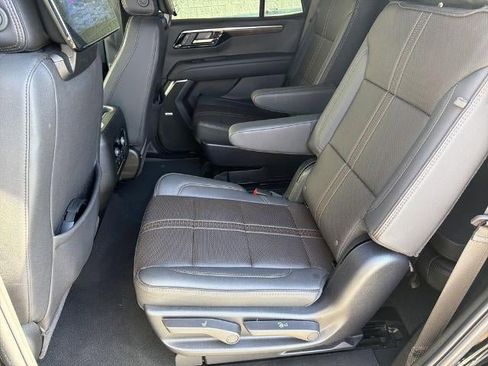 Used 2025 Chevrolet Tahoe High Country AWD/4WD image 21