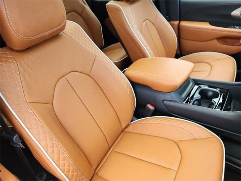 New 2026 Chrysler Pacifica Pinnacle image 10