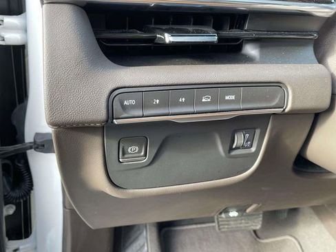 Used 2023 Cadillac Escalade Premium Luxury image 19