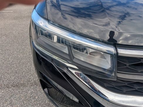 Used 2024 Volkswagen Taos SE image 10