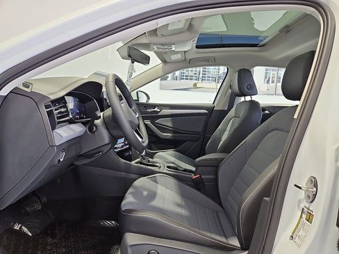 New 2026 Volkswagen Jetta SE FWD image 17